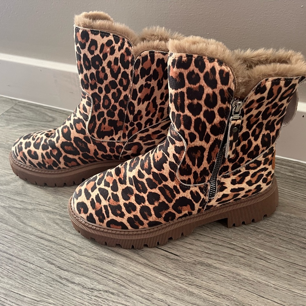 Leopard winter boots